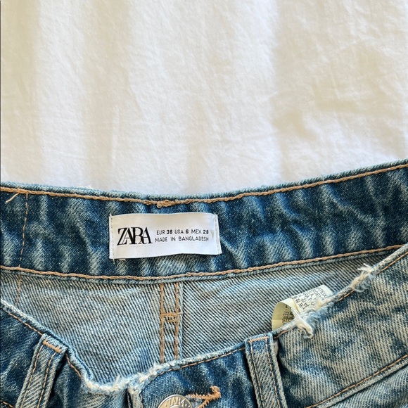 Zara Ripped Jeans - Picture 3 of 5